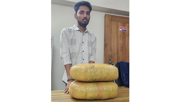 গোপালগঞ্জে ৮ কেজি গাঁজাসহ যুবক গ্রেফতার